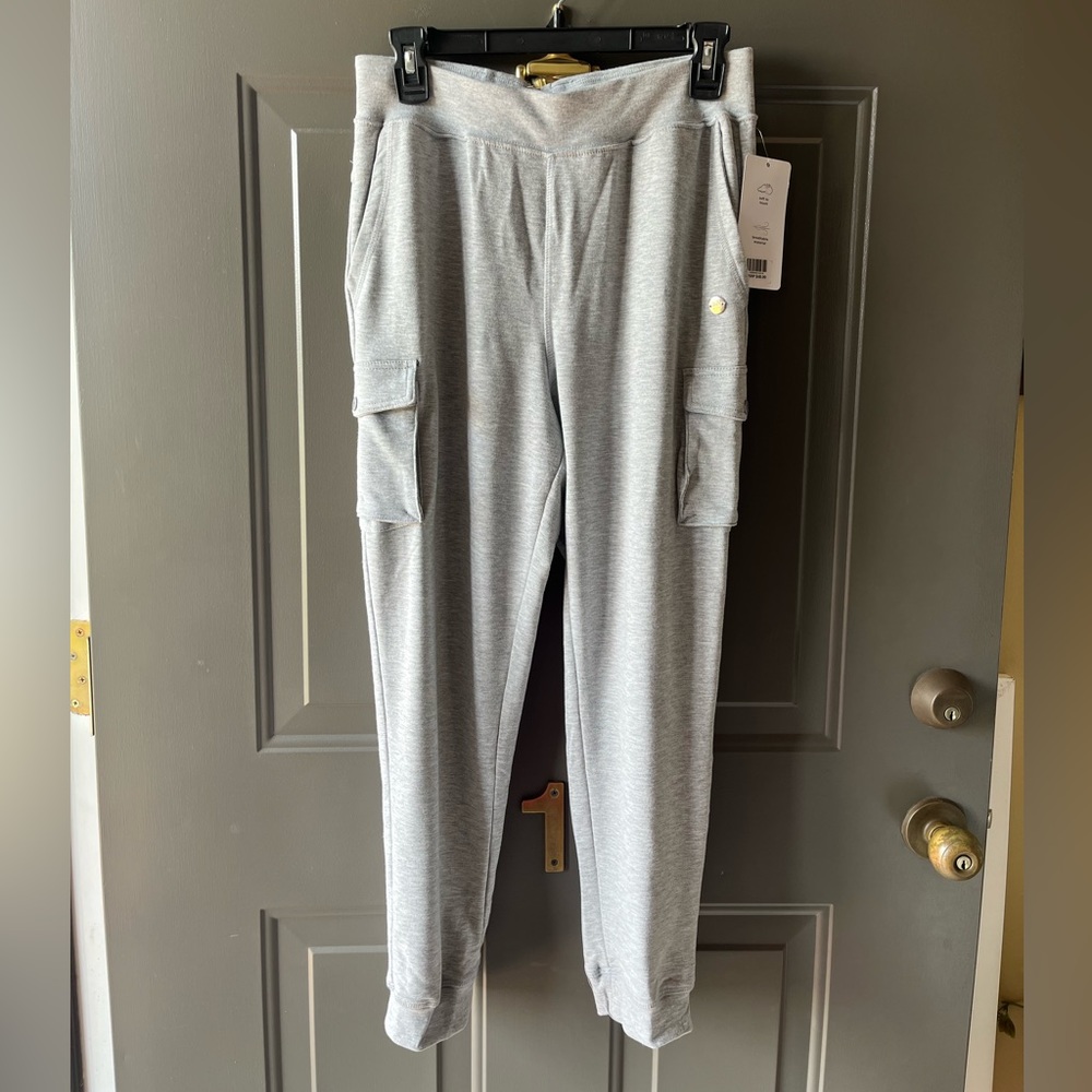 Brand new Jones, New York cargo joggers jogging pants
